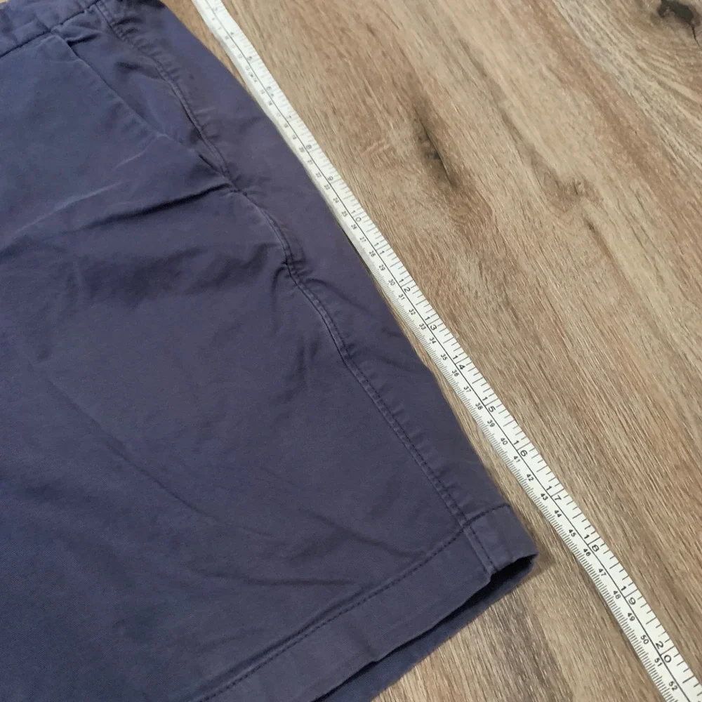 Everlane flat-front chino shorts in navy blue - size 34 mens - 7 inch